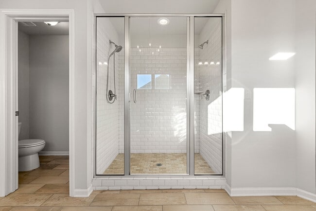 Building Photo - 5230 Scenic Valley Dr