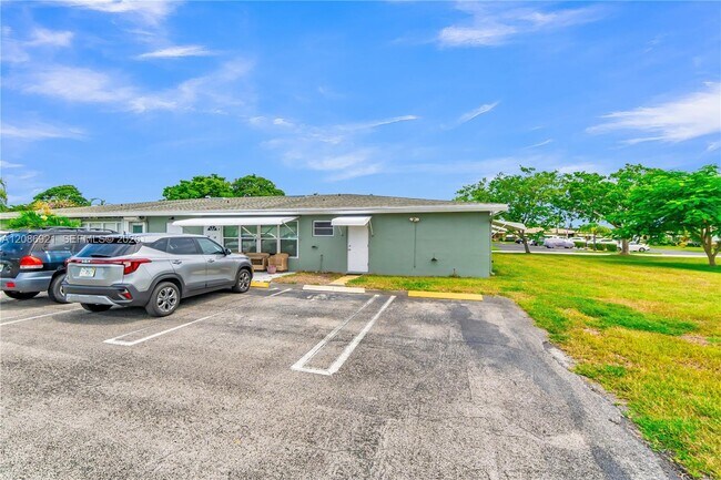 Building Photo - 775 North Dr