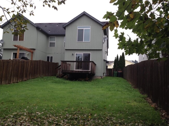 Building Photo - 35413 Oakwood Dr