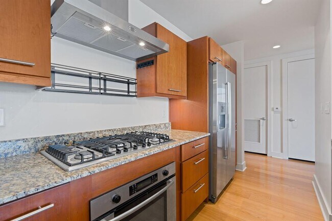 Building Photo - 210 Lee Barton Dr