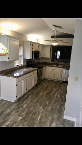 Kitchen - 1334 Augusta National Blvd