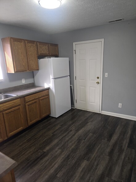 Building Photo - 1907 E Balsam Ct