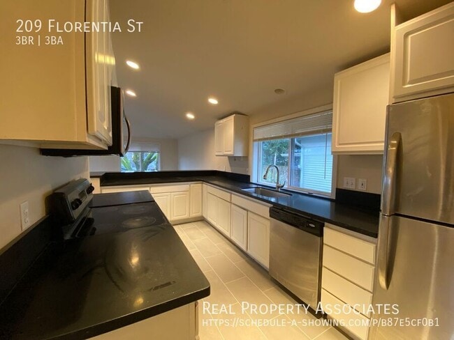 Building Photo - 209 Florentia St