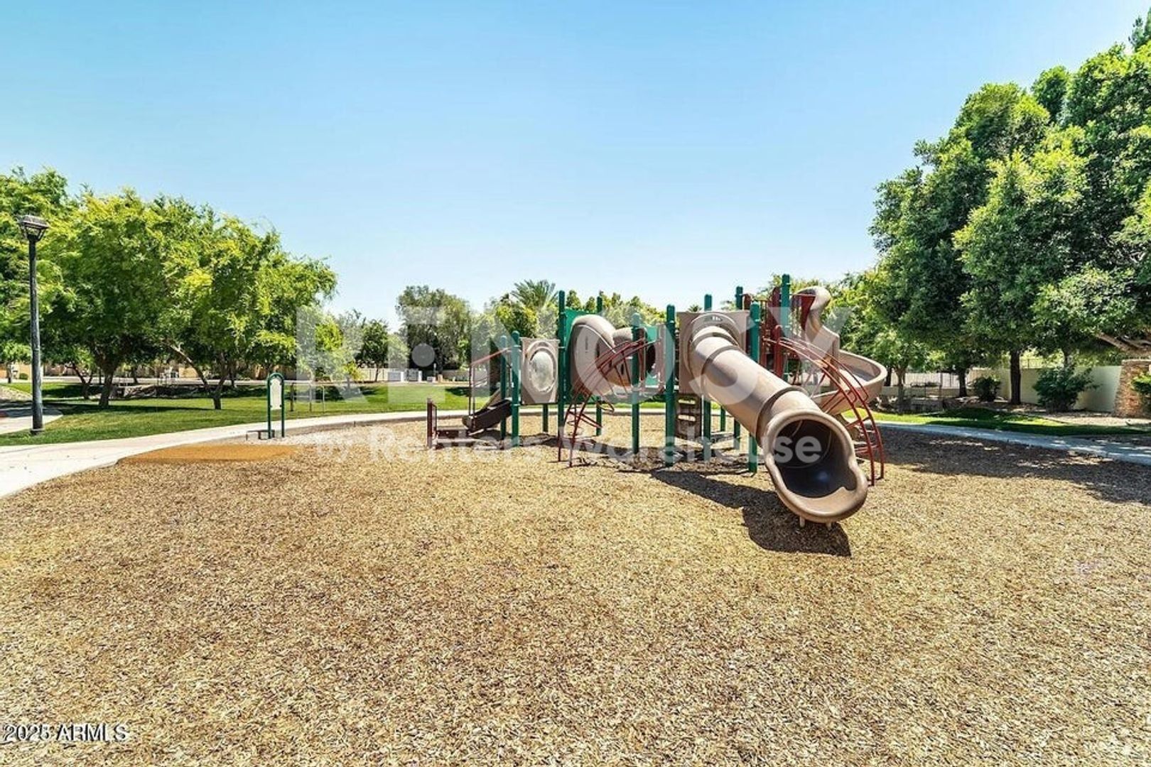 Building Photo - 1367 S Country Club Dr