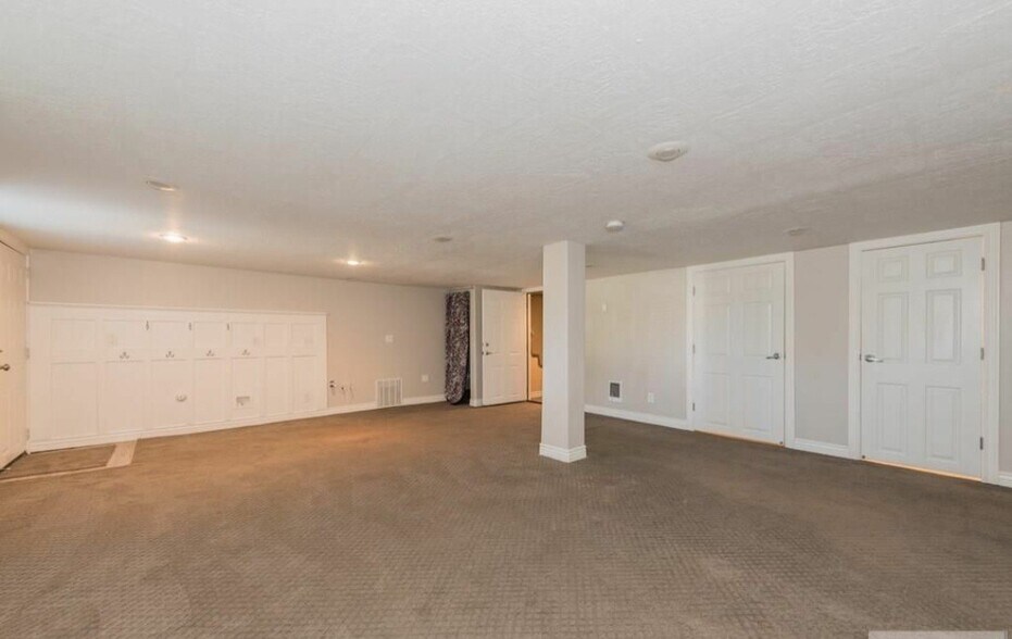 Building Photo - 594 J St