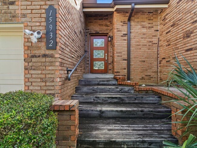 Building Photo - 15932 Seahorse Dr