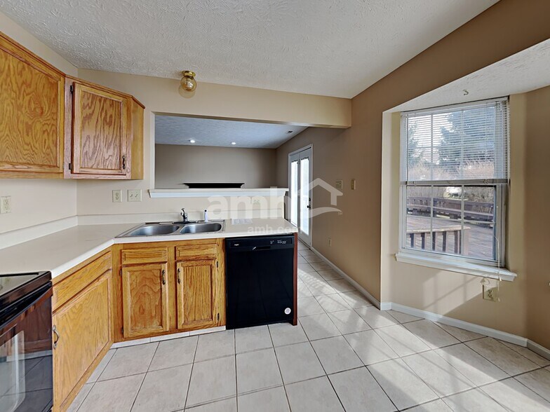 Building Photo - 8039 Southern Springs Blvd