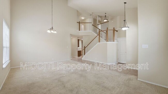 Building Photo - 622 Magdalena Ln
