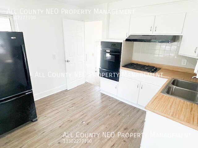 Building Photo - 20921 Westport Ave
