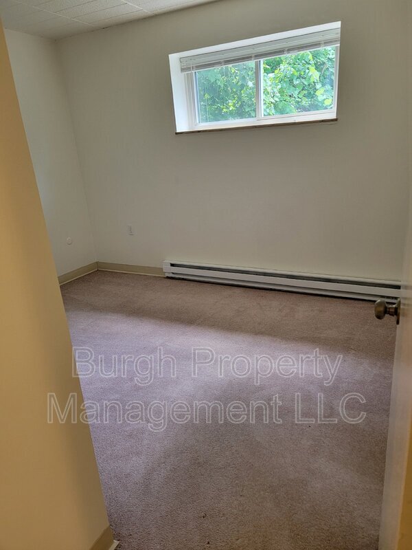 Building Photo - 634 Southcrest Dr