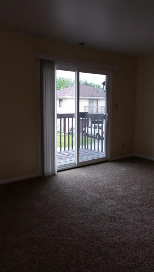 Building Photo - 2 bedroom condo with central air