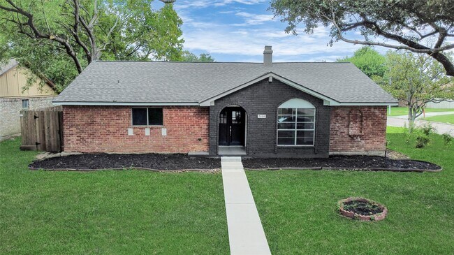 Primary Photo - 3400 Surrey Ln