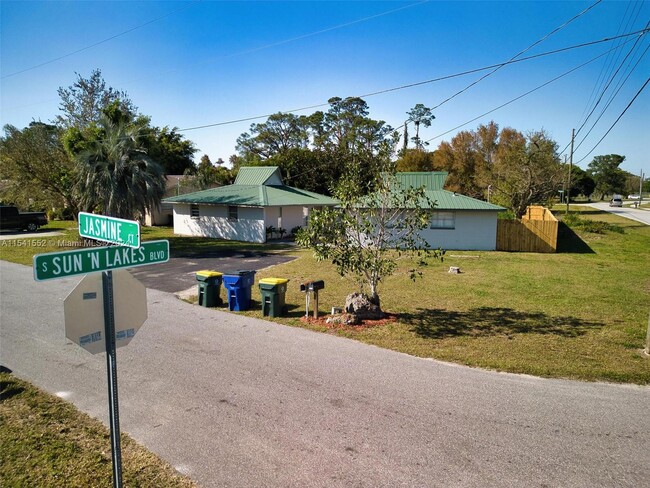 Building Photo - 101 Jasmine Ct