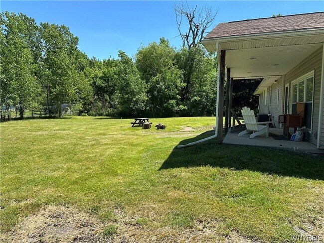 Building Photo - 7841 Transit Rd