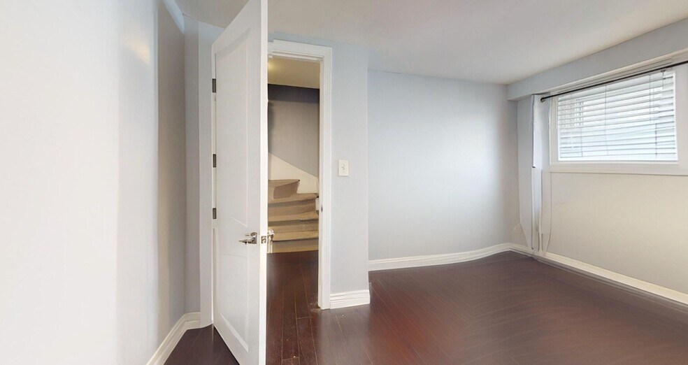 Building Photo - 215 Bolton St