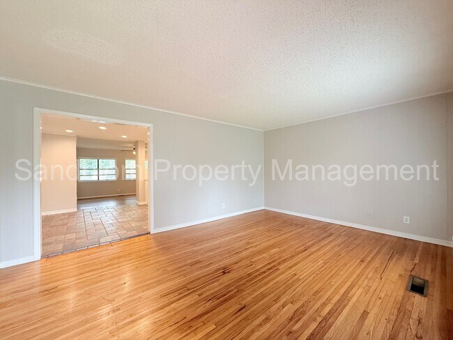 Building Photo - For Lease | Tulsa | $1275 Rent | Available now!