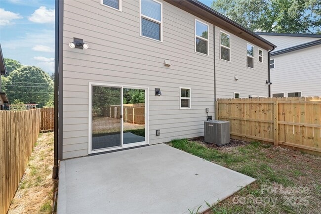 Building Photo - 2019 Wilson Ave
