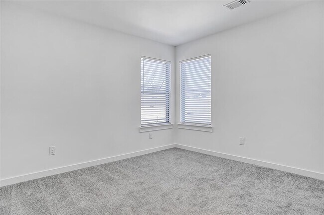 Building Photo - 1219 Bells Dr