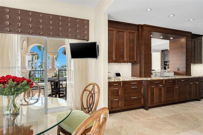 Building Photo - 2331 Fisher Island Dr