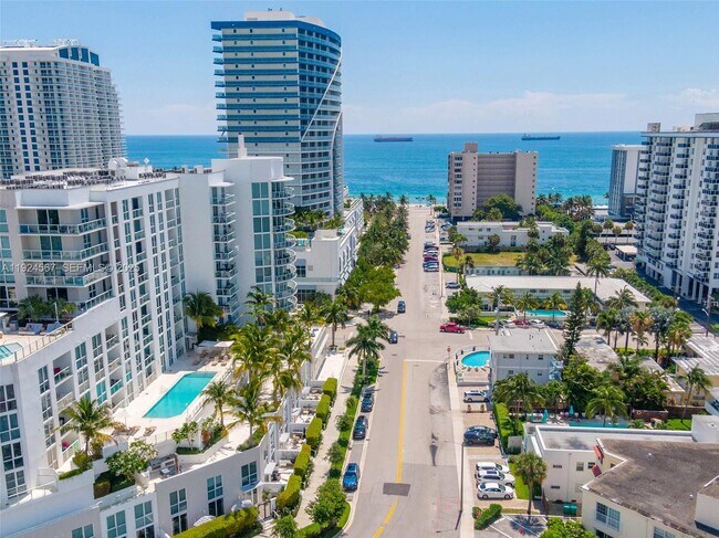 Building Photo - 401 N Birch Rd