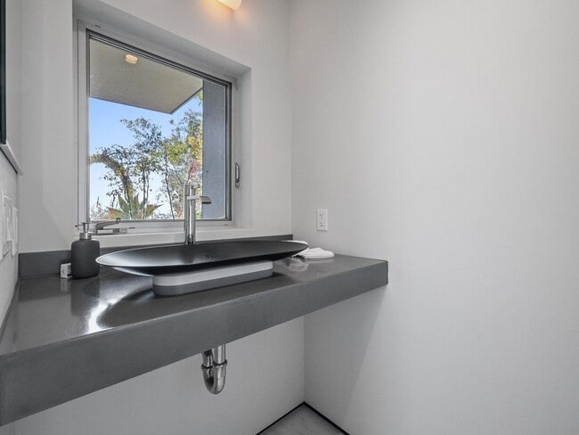 Building Photo - Solana Beach Paradise