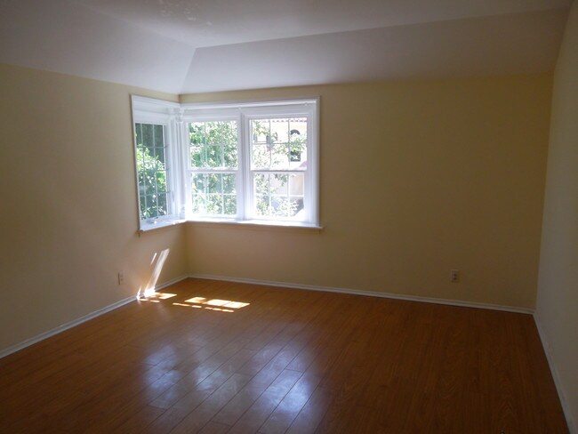 Building Photo - 3751 Stone Canyon Ave