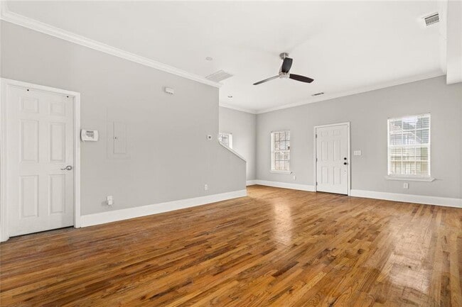 Building Photo - 66 Weyman Ave SW