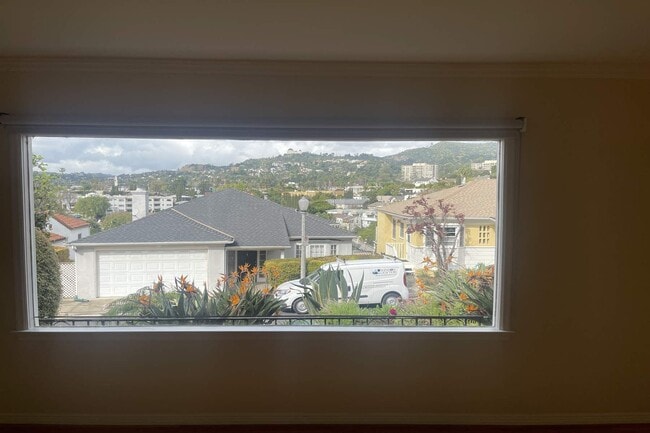 Building Photo - 4160 Holly Knoll Dr