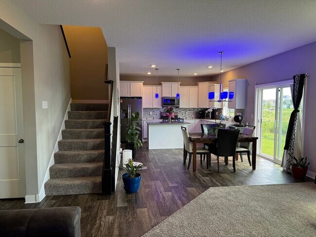 Building Photo - 4 bed house available in otsego!