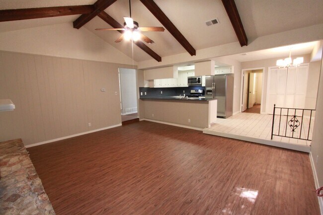 Building Photo - East Austin 4BR Gem on Cul-de-Sac w/ Spacious Lot & Updates