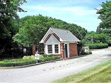 Guard Shack - 1010 Ariel Ln