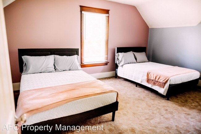 Building Photo - 3 br, 2 bath House - 447 N 24th St.