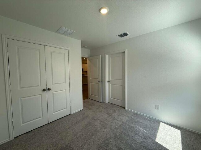 Building Photo - 623 Sormonne Lp