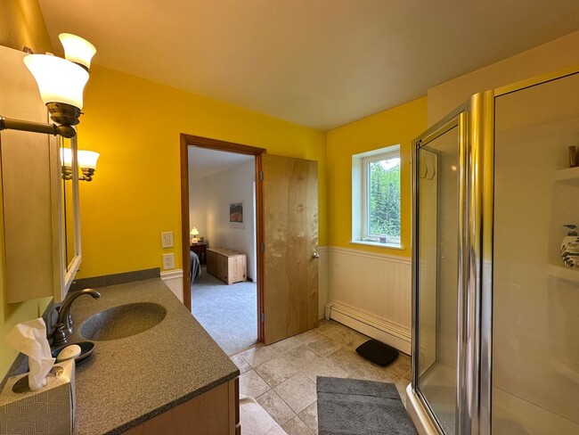 Building Photo - Fully Furnished 3BD/3BA Home with Solar Power
