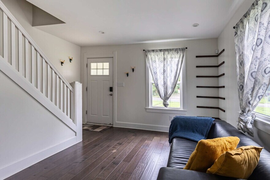 Building Photo - 3203 Sutherland Ave