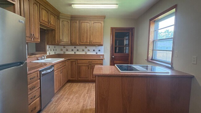 Building Photo - Freshly Updated Rancher w/ Detached Garage!!