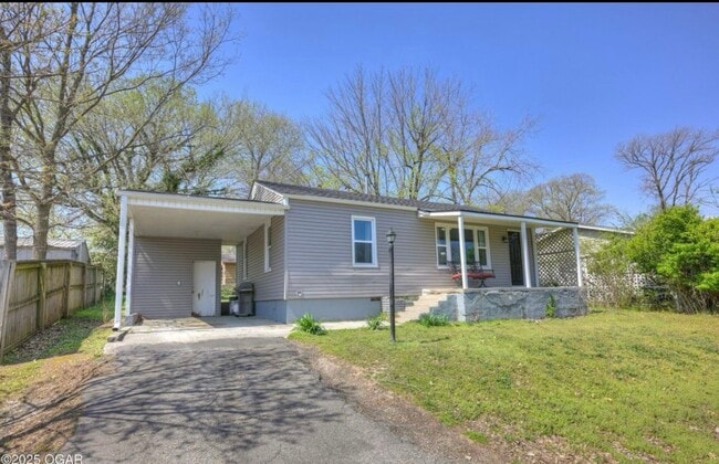 Building Photo - 1617 Garfield Ave