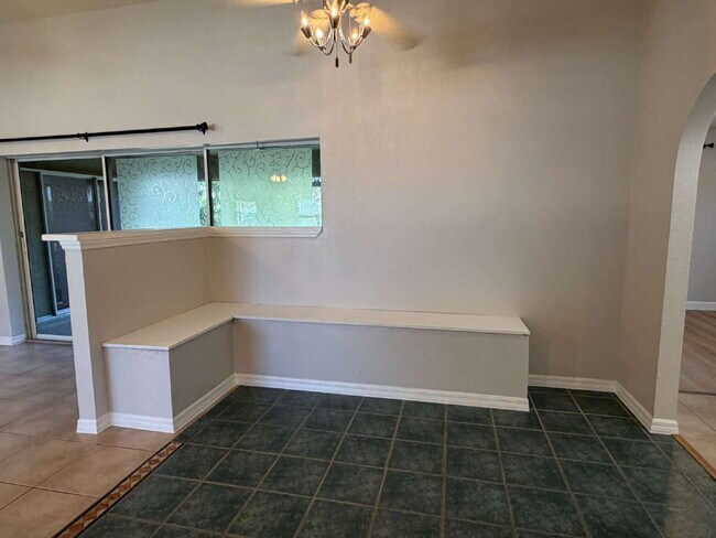 Building Photo - Spacious 4 bedroom in North Port