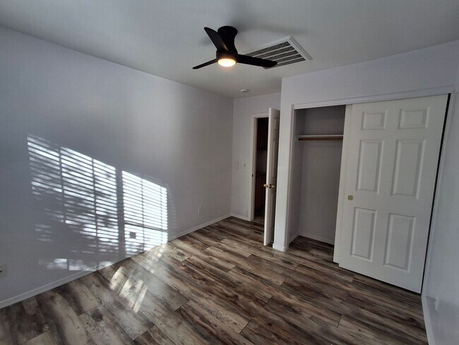 Building Photo - 29109 N Yellow Bee Dr