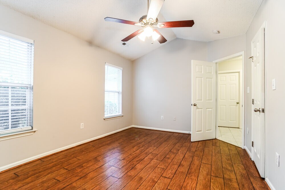 Building Photo - 3238 Longspur Dr