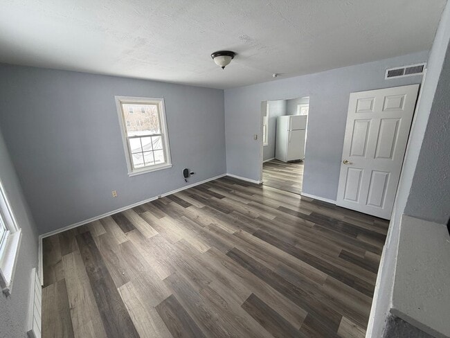 Building Photo - 863-863 N Central Dr