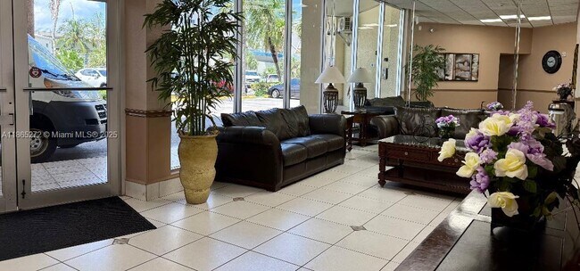 Building Photo - 1817 S Ocean Dr