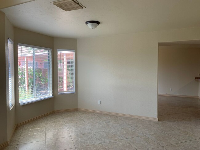 Building Photo - NW 3 bedroom, 2.5 bath w/ Community Pools