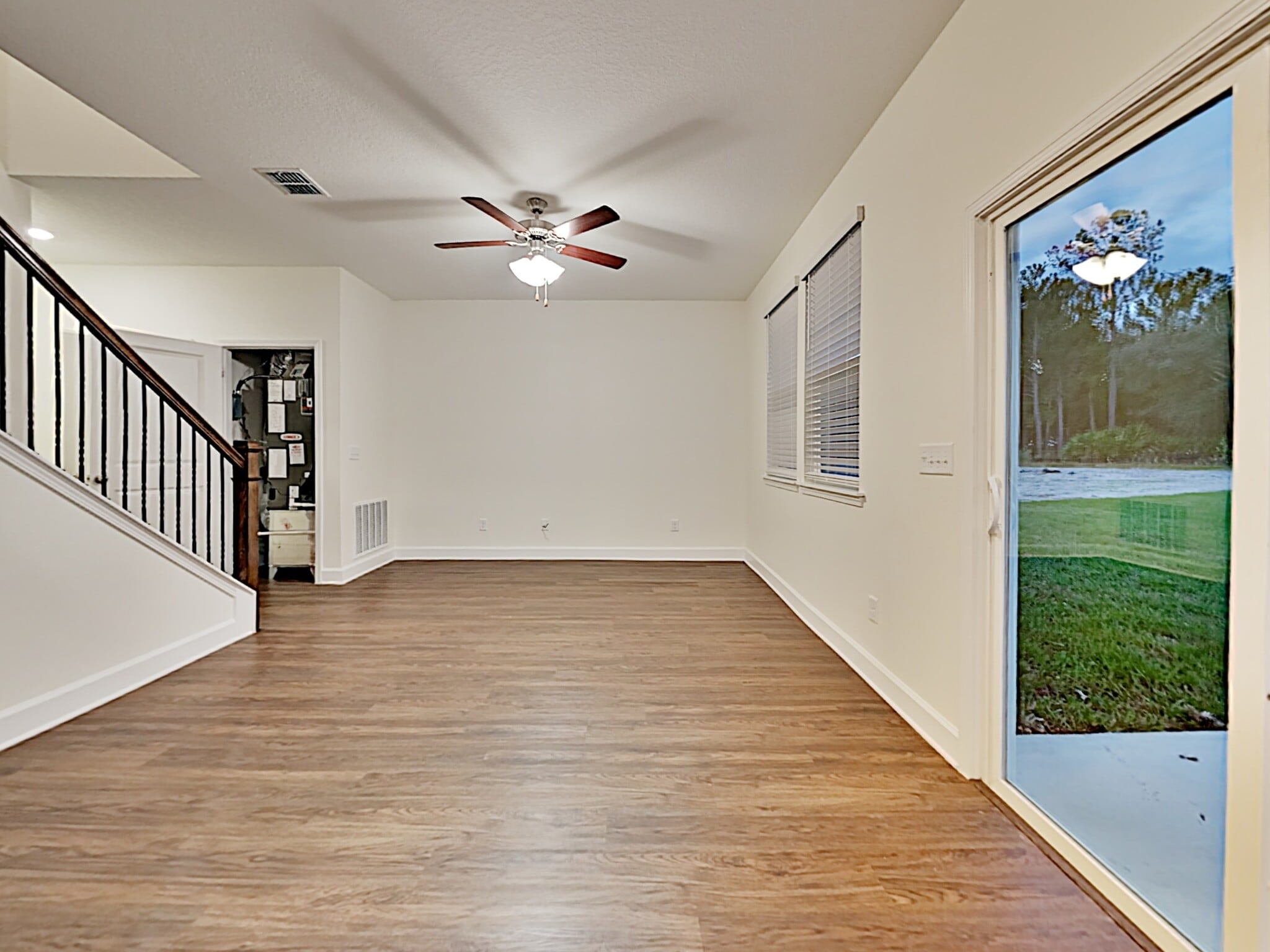 Building Photo - 3363 Roundabout Dr