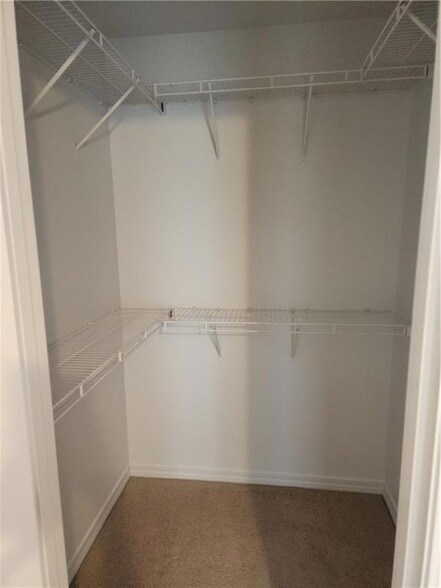 Building Photo - 870 Marina Dr