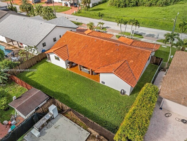 Building Photo - 1417 SW 139th Ave