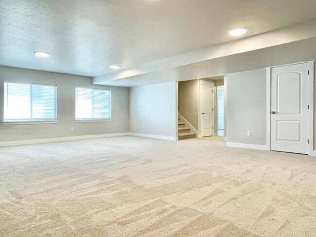 Building Photo - Stunning Two-Story at Quailhill!