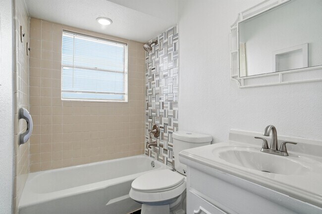 Building Photo - 3822 W Calgary Ct