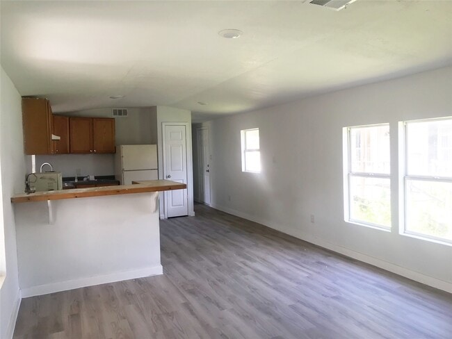 Building Photo - 3510 Fox Dr