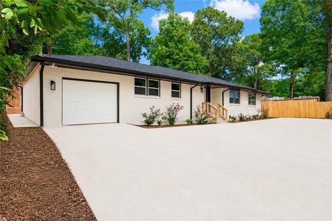 Building Photo - 3154 N Druid Hills Rd